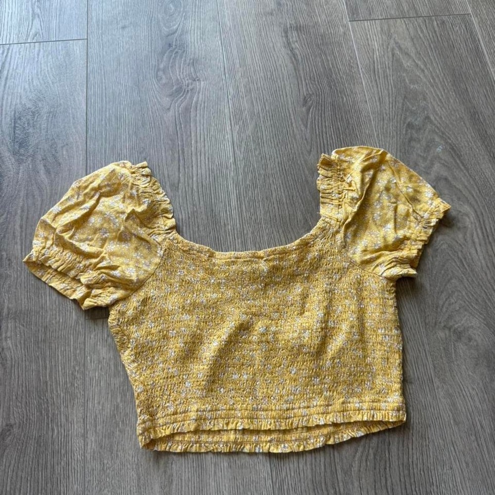 Hollister‎ Yellow Smocked Puff Sleeve Crop Top Cottagecore M - Picture 3 of 3